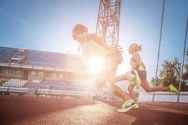 世体：德容有着坚定的留队意愿，他对和巴萨续约感到乐观